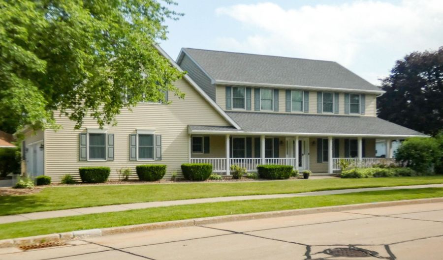 125 E WAYFARER Ln, Appleton, WI 54913 - 5 Beds, 5 Bath