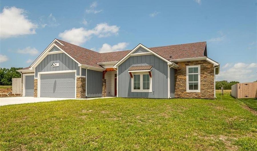 1018 Bluestem Cir, Baldwin City, KS 66006 - 3 Beds, 2 Bath