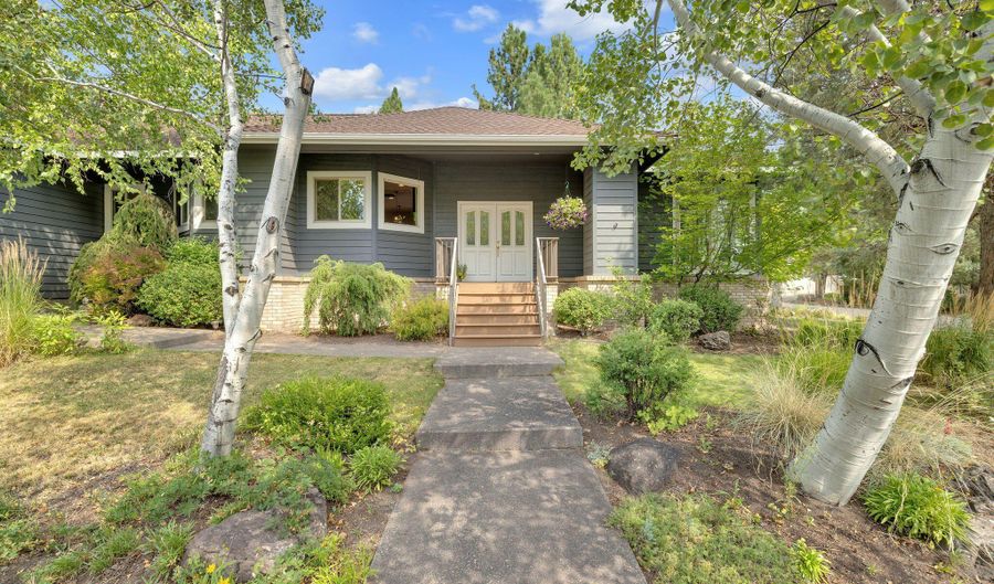 520 NW Divot Dr, Bend, OR 97703 - 3 Beds, 3 Bath