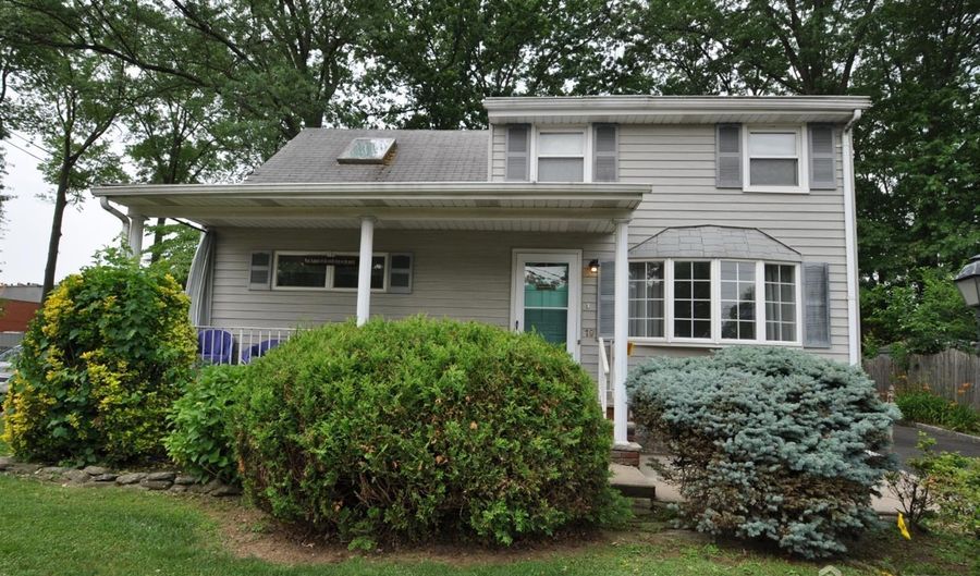 19 Clark Pl, Avenel, NJ 07001 - 5 Beds, 2 Bath