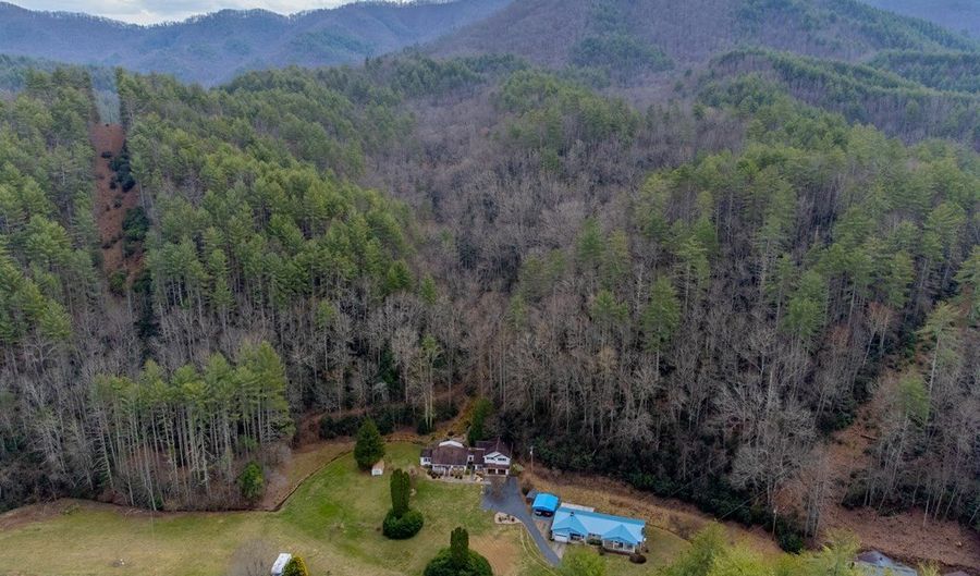 1107 Panther Crk, Almond, NC 28771 - 2 Beds, 3 Bath