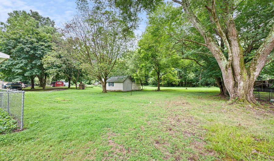 2445 KENTON Rd, Dover, DE 19904 - 2 Beds, 1 Bath