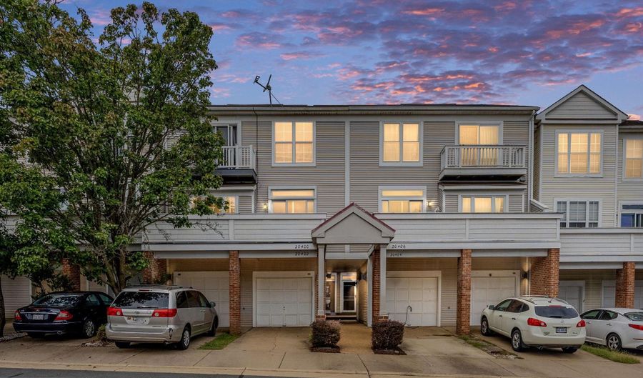 20402 COOL FERN Sq 20402, Ashburn, VA 20147 - 4 Beds, 4 Bath