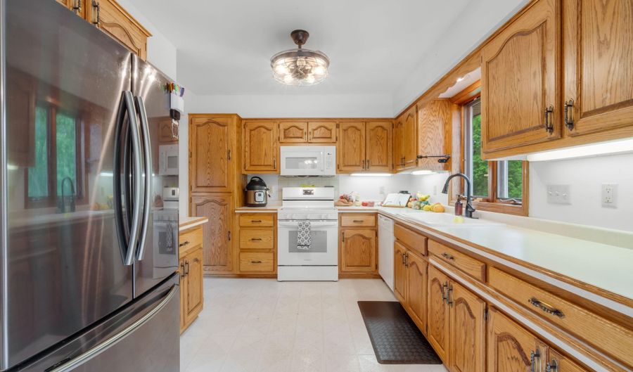 W7120 School Dr, Adell, WI 53001 - 4 Beds, 3 Bath