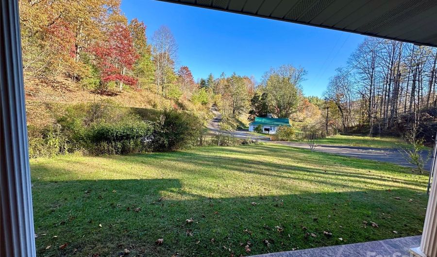 208 Murdock Rd, Bakersville, NC 28705 - 4 Beds, 3 Bath