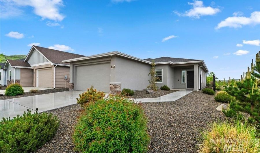 5707 W Elk Trail St, Boise, ID 83714 - 3 Beds, 2 Bath