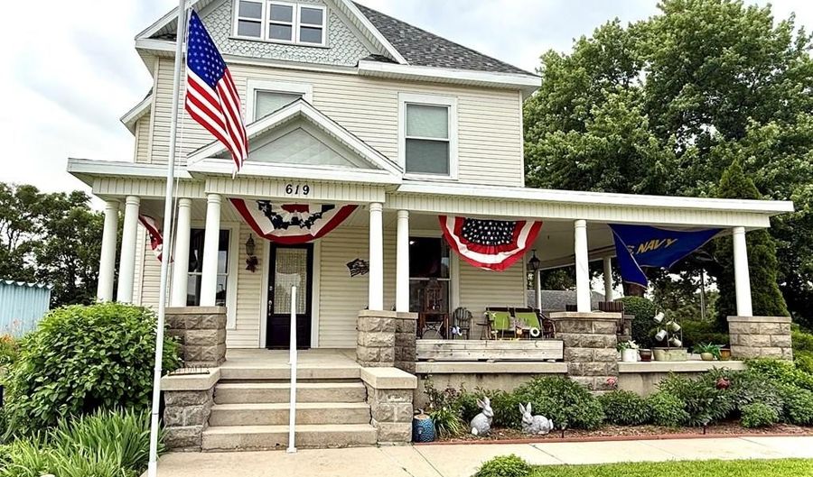 619 Q St, Aurora, NE 68818 - 3 Beds, 3 Bath