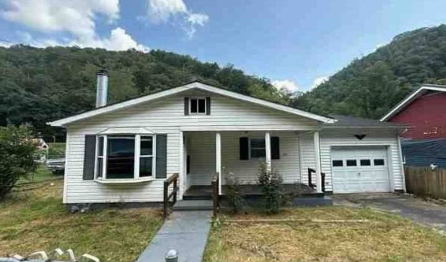 558 Corrine Btm, Corinne, WV 25826 - 3 Beds, 1 Bath