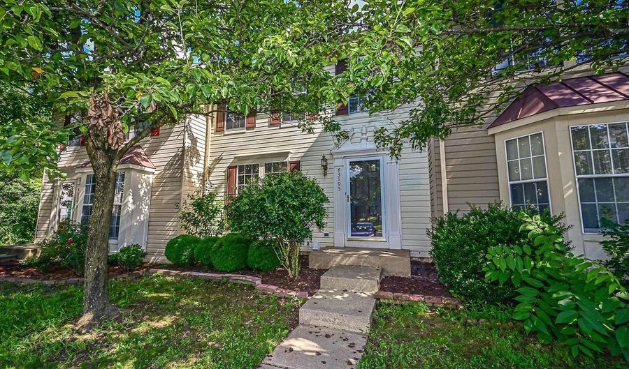 43195 GATWICK Sq, Ashburn, VA 20147 - 3 Beds, 4 Bath