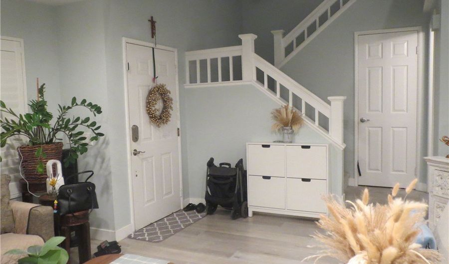 406 E Ctr, Anaheim, CA 92805 - 3 Beds, 3 Bath