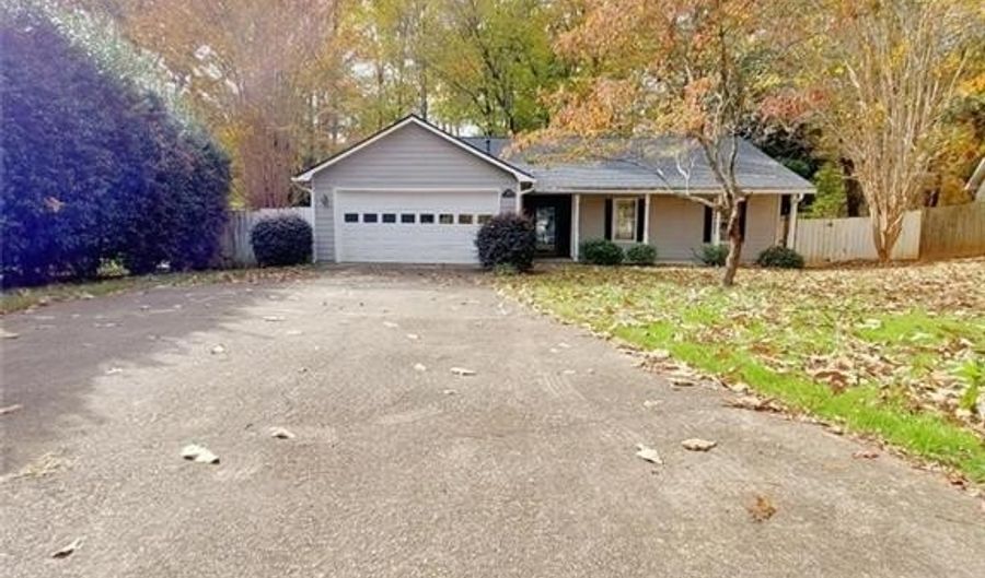 11250 Ridge Hill Dr, Alpharetta, GA 30022 - 3 Beds, 2 Bath