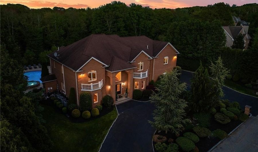 20 Red Brook Xing, Lincoln, RI 02865 - 5 Beds, 7 Bath