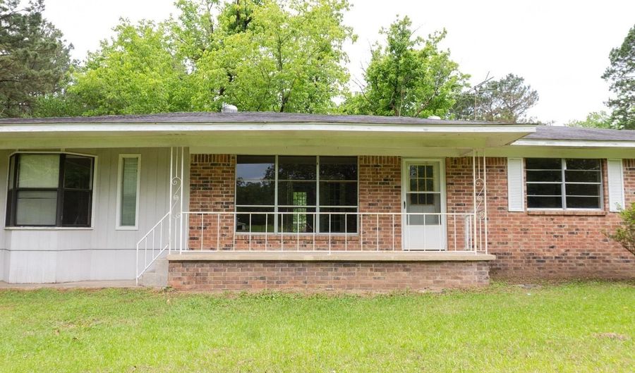 6961 W Hwy 8, Arkadelphia, AR 71923 - 3 Beds, 2 Bath