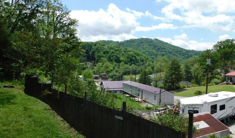 112 Sukey Ridge Rd, Baxter, KY 40806 - 2 Beds, 2 Bath