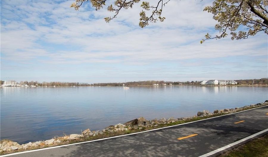 5 Knowlton Ct, Bristol, RI 02809 - 4 Beds, 4 Bath