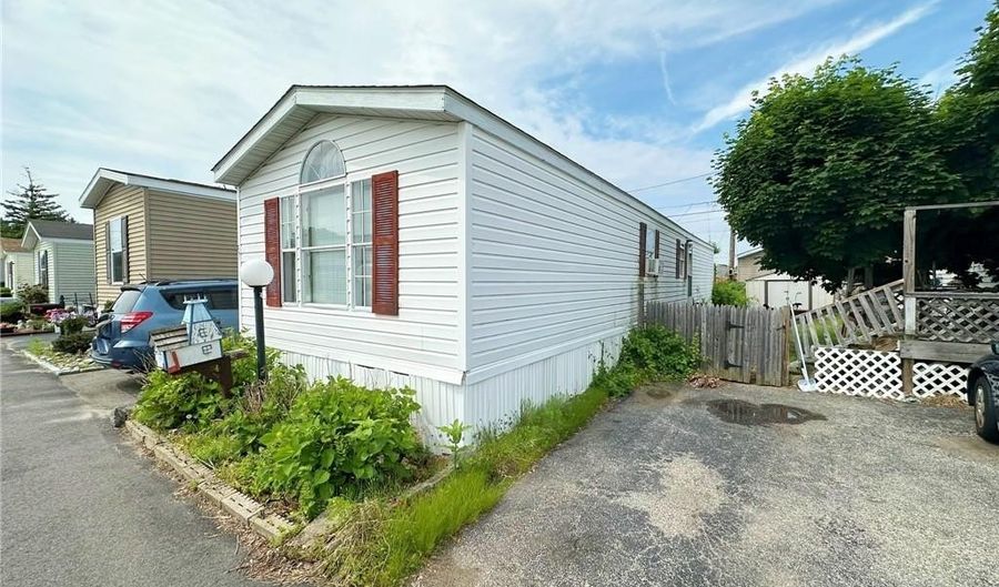 57 East Dr, East Providence, RI 02916 - 2 Beds, 1 Bath