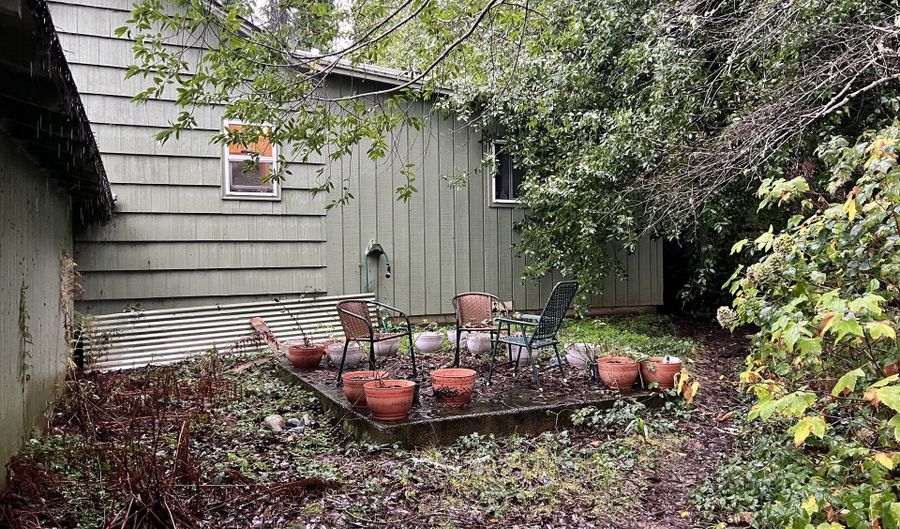 16424 NELSON Dr, Brookings, OR 97415 - 3 Beds, 1 Bath