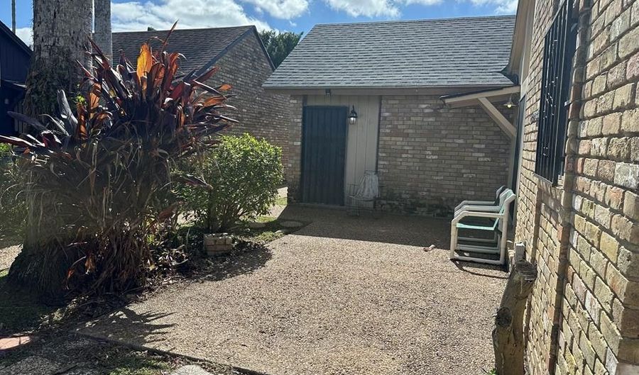 216 COUNTRY CLUB Rd 2, Brownsville, TX 78520 - 0 Beds, 1 Bath