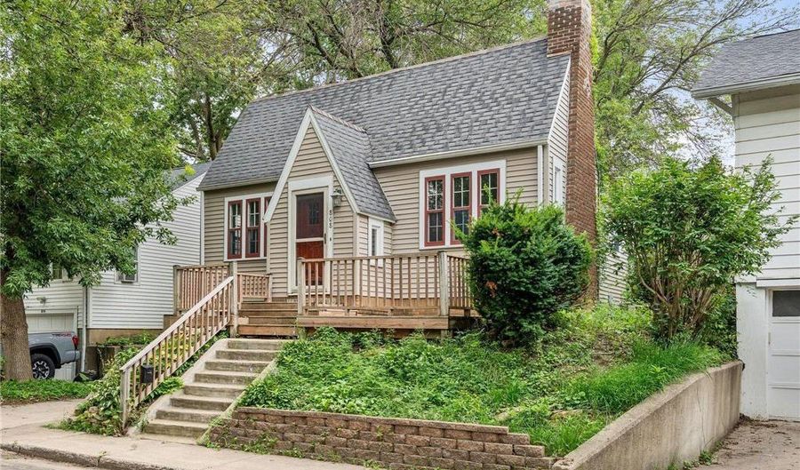808 John Farry Pl, Albert Lea, MN 56007 - 2 Beds, 1 Bath