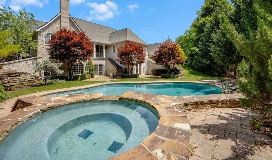 13198 N County Road 400 E, Batesville, IN 47006 - 6 Beds, 9 Bath