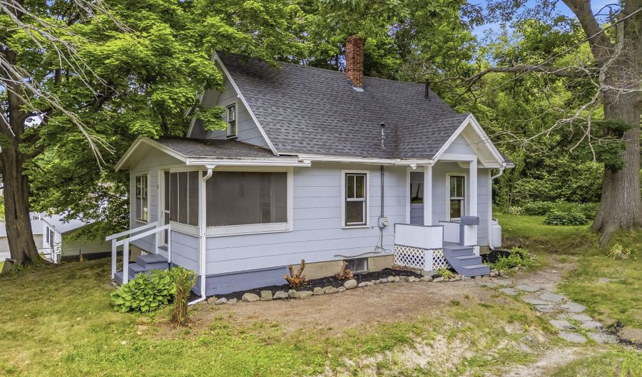 4 Florence Street Pl, Augusta, ME 04330 - 3 Beds, 1 Bath
