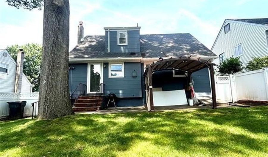 204 Hillside Ave, Bergenfield, NJ 07621 - 4 Beds, 2 Bath