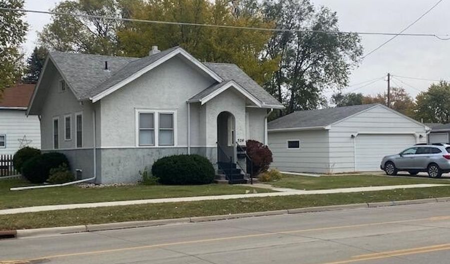 524 N Dakota St, Aberdeen, SD 57401 - 2 Beds, 1 Bath