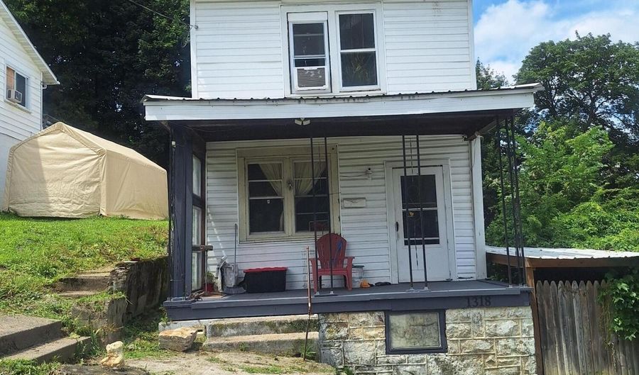 1318 14th Ave, Altoona, PA 16601 - 4 Beds, 1 Bath