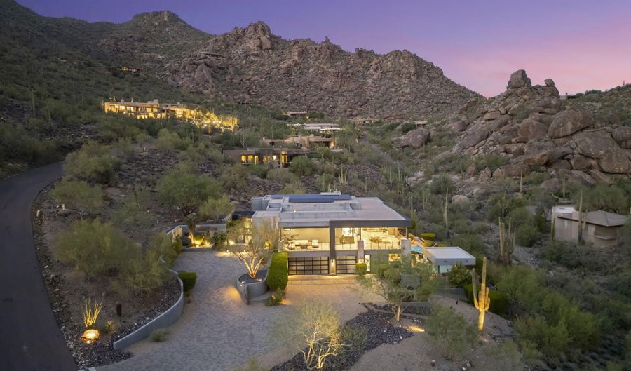 35133 N 66TH Pl, Carefree, AZ 85377 - 4 Beds, 5 Bath