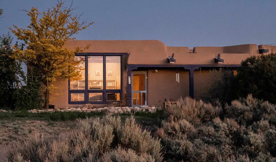 135 Mesa Sea, Arroyo Hondo, NM 87513 - 2 Beds, 3 Bath