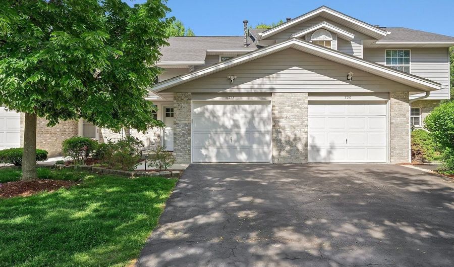 718 N Tamarac Blvd, Addison, IL 60101 - 2 Beds, 2 Bath