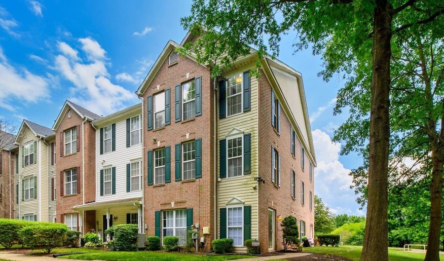3622 ELMCREST Ln, Bowie, MD 20716 - 3 Beds, 3 Bath