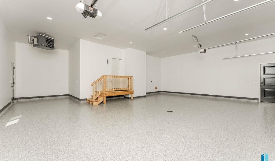405 N Sunshine Ave, Brandon, SD 57005 - 5 Beds, 3 Bath
