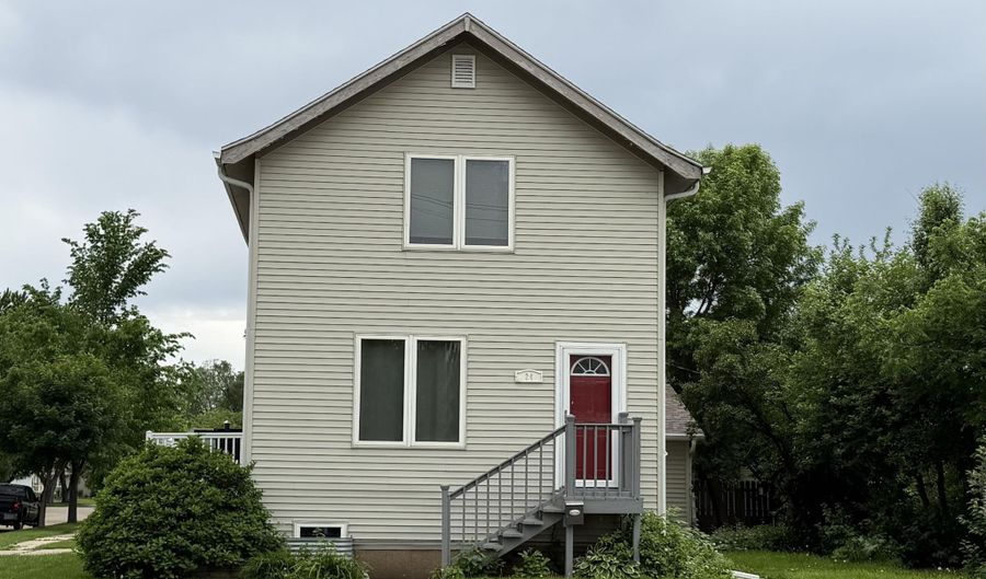 24 NE 8th Ave, Aberdeen, SD 57401 - 4 Beds, 2 Bath