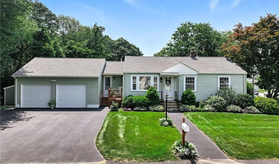 54 Novelty Rd, Warwick, RI 02889 - 3 Beds, 2 Bath