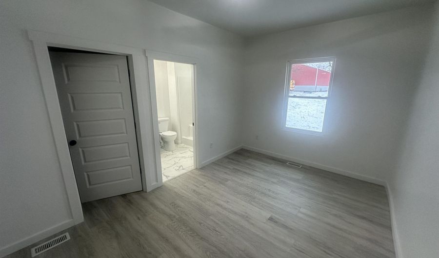 523 W South St, Bloomfield, IN 47424 - 3 Beds, 2 Bath