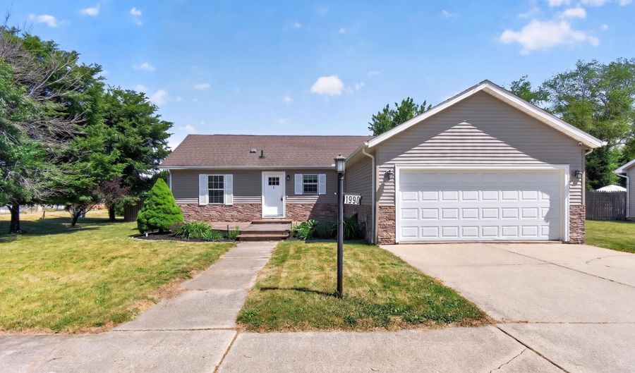 1990 Oak Leaf Dr, Adrian, MI 49221 - 3 Beds, 2 Bath