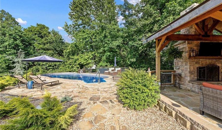 6 Leawood Pl, Bella Vista, AR 72715 - 4 Beds, 4 Bath