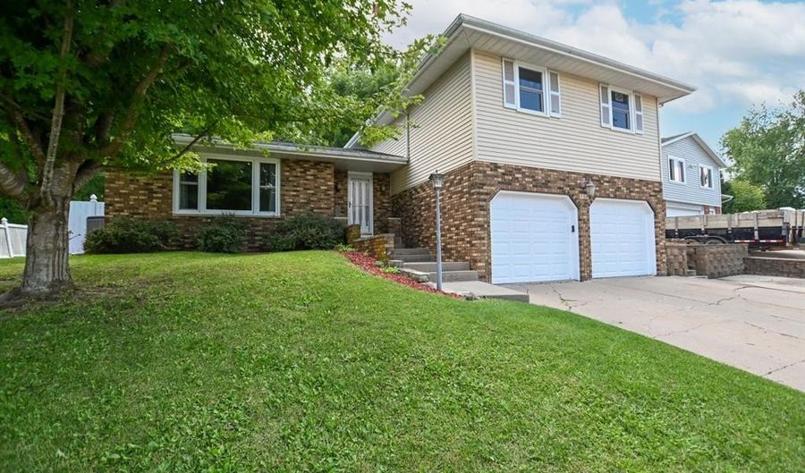 508 Rosemary Ln, Anamosa, IA 52205 - 3 Beds, 3 Bath