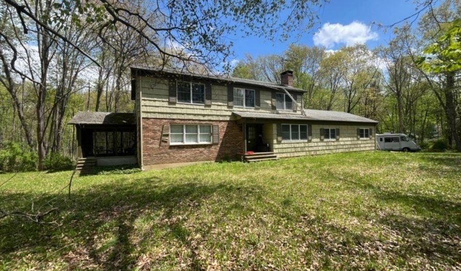 11 Kilroy Rd, Andover, NJ 07821 - 3 Beds, 3 Bath