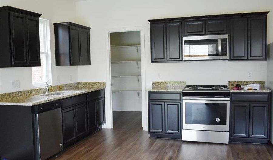 816 Peach Tree Ln, Anna, TX 75409 - 3 Beds, 2 Bath