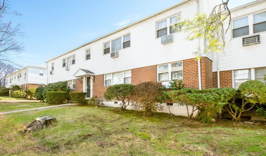 185 Cherry Hill Dr 1A, Bridgeport, CT 06606 - 2 Beds, 1 Bath
