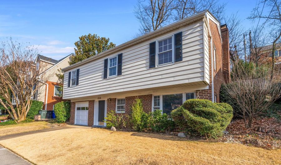 1515 KIRKWOOD Rd, Arlington, VA 22201 - 2 Beds, 1 Bath