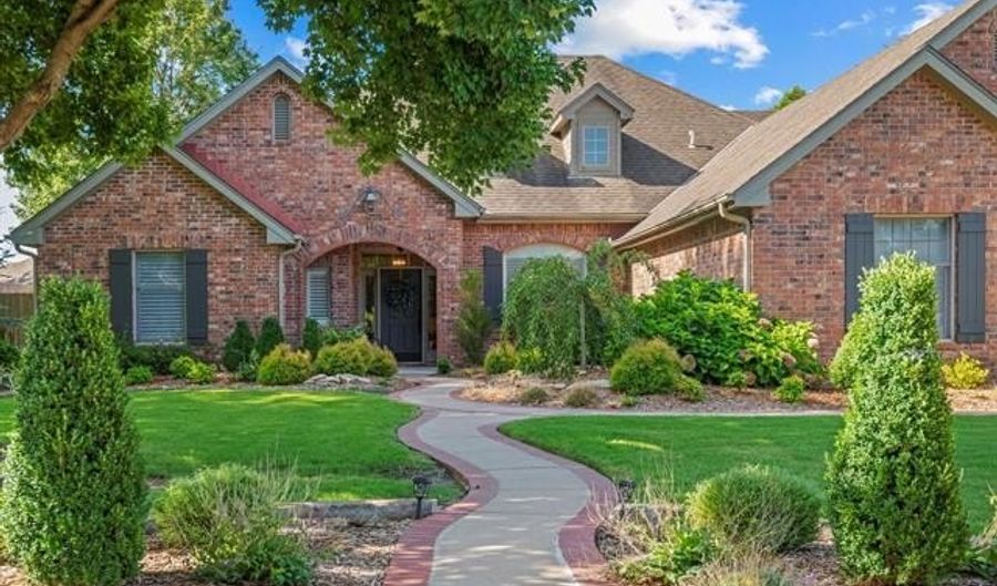 2805 Kingston Ct, Bartlesville, OK 74006 - 4 Beds, 4 Bath