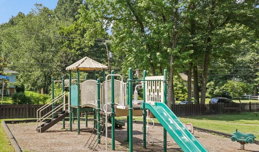 8403 THOMPSON Rd, Annandale, VA 22003 - 3 Beds, 3 Bath