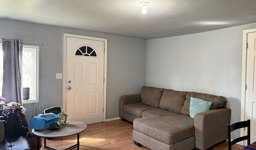 134 W Lee St, Aurora, MO 65605 - 3 Beds, 1 Bath