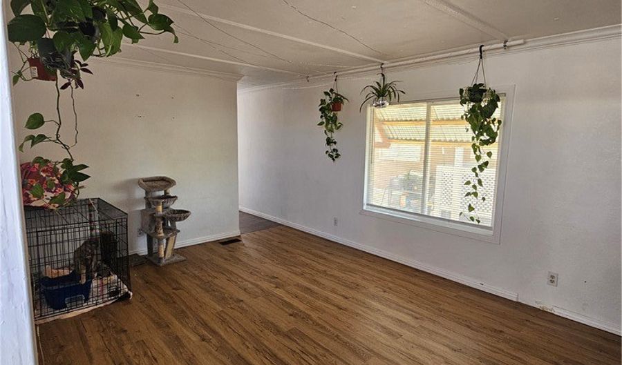 11423 Chamberlaine Way 59, Adelanto, CA 92301 - 2 Beds, 1 Bath