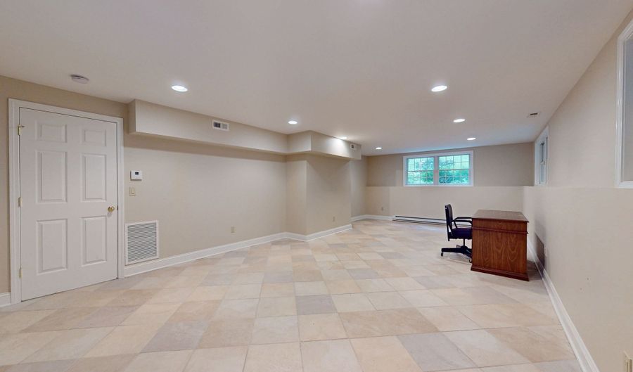 45 N Nabby Rd, Danbury, CT 06811 - 3 Beds, 3 Bath