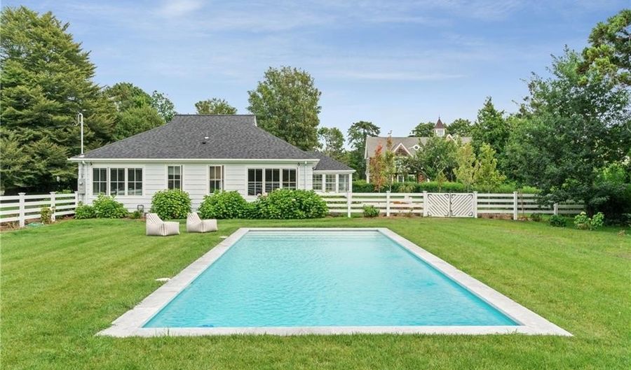 124 Harrison Ave, Newport, RI 02840 - 4 Beds, 4 Bath