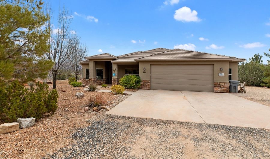 813 Foothill Dr, Apple Valley, UT 84737 - 4 Beds, 2 Bath